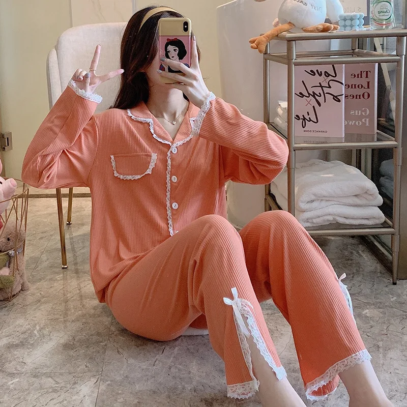 Korean style pajamas women's autumn pure cotton pit strip simple lace cardigan long-sleeved trousers suit sweet and comfortable
Korean style pajamas women's autumn pure cotton pit strip simple lace cardigan long-sleeved trousers suit sweet and comfortable