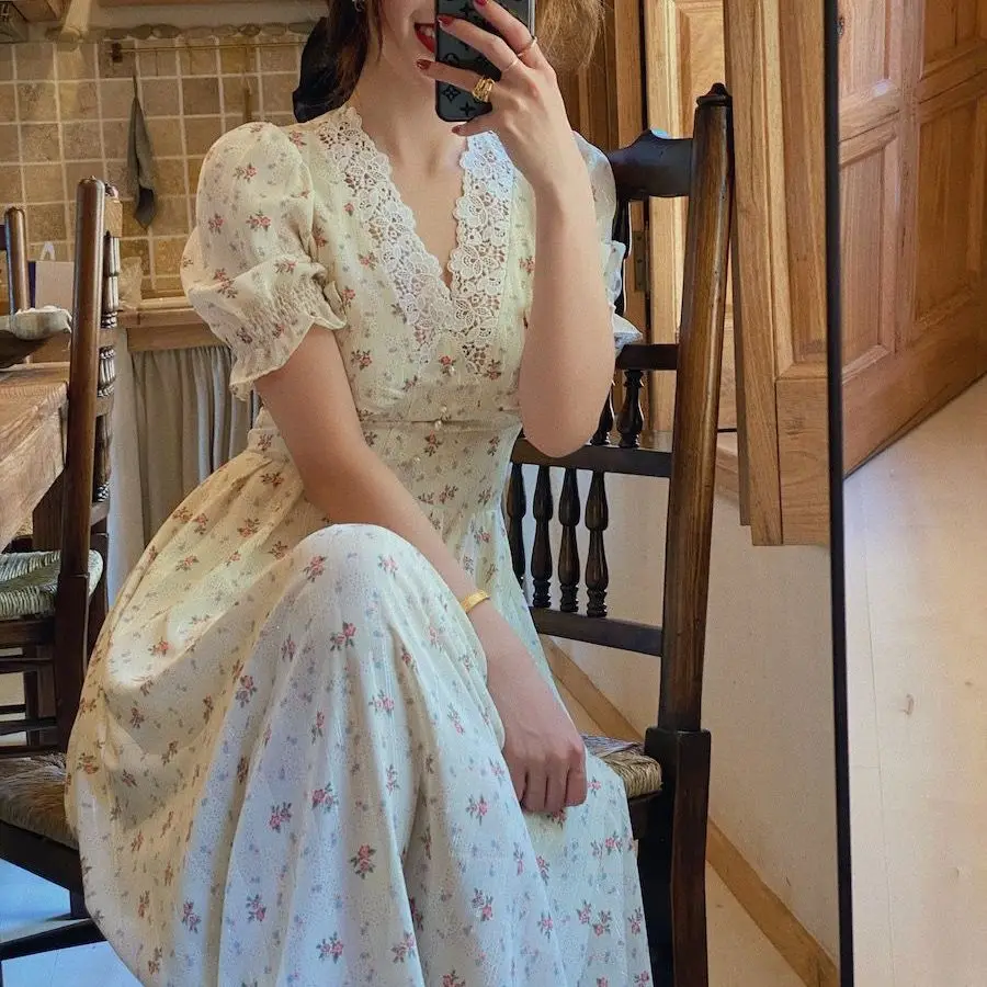 Vintage Floral Dress Women Elegant Lace Chiffon Korean Party Dress Puff Sleeve V Neck Midi Dress Fall Dresses for Women 2021
Vintage Floral Dress Women Elegant Lace Chiffon Korean Party Dress Puff Sleeve V Neck Midi Dress Fall Dresses for Women 2021