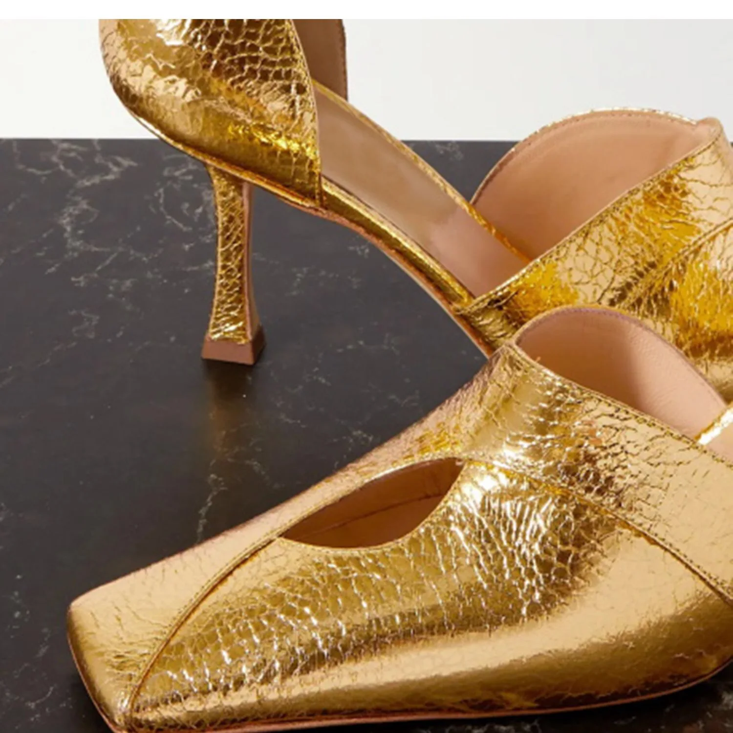 New gold hollow square toe stiletto high heels women's summer all-match shallow mouth sexy banquet sandals
New gold hollow square toe stiletto high heels women's summer all-match shallow mouth sexy banquet sandals