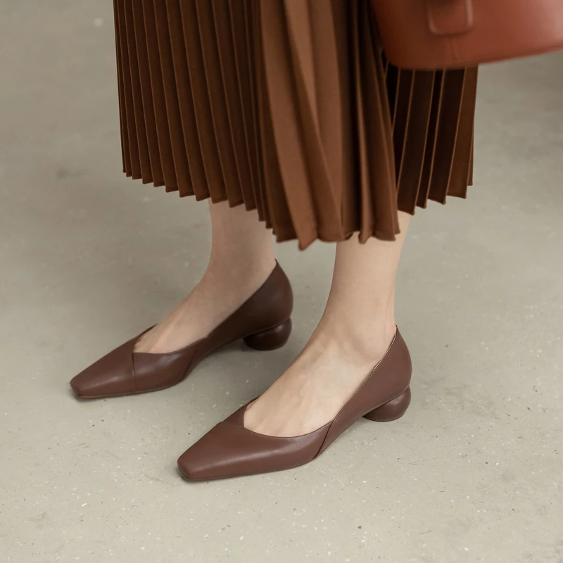 SmallHut New Spring Women Pumps Fashion Ladies Genuine Leather Brown Beige Green Elegant Woman Square Toe Low Round Heels M036
SmallHut New Spring Women Pumps Fashion Ladies Genuine Leather Brown Beige Green Elegant Woman Square Toe Low Round Heels M036
