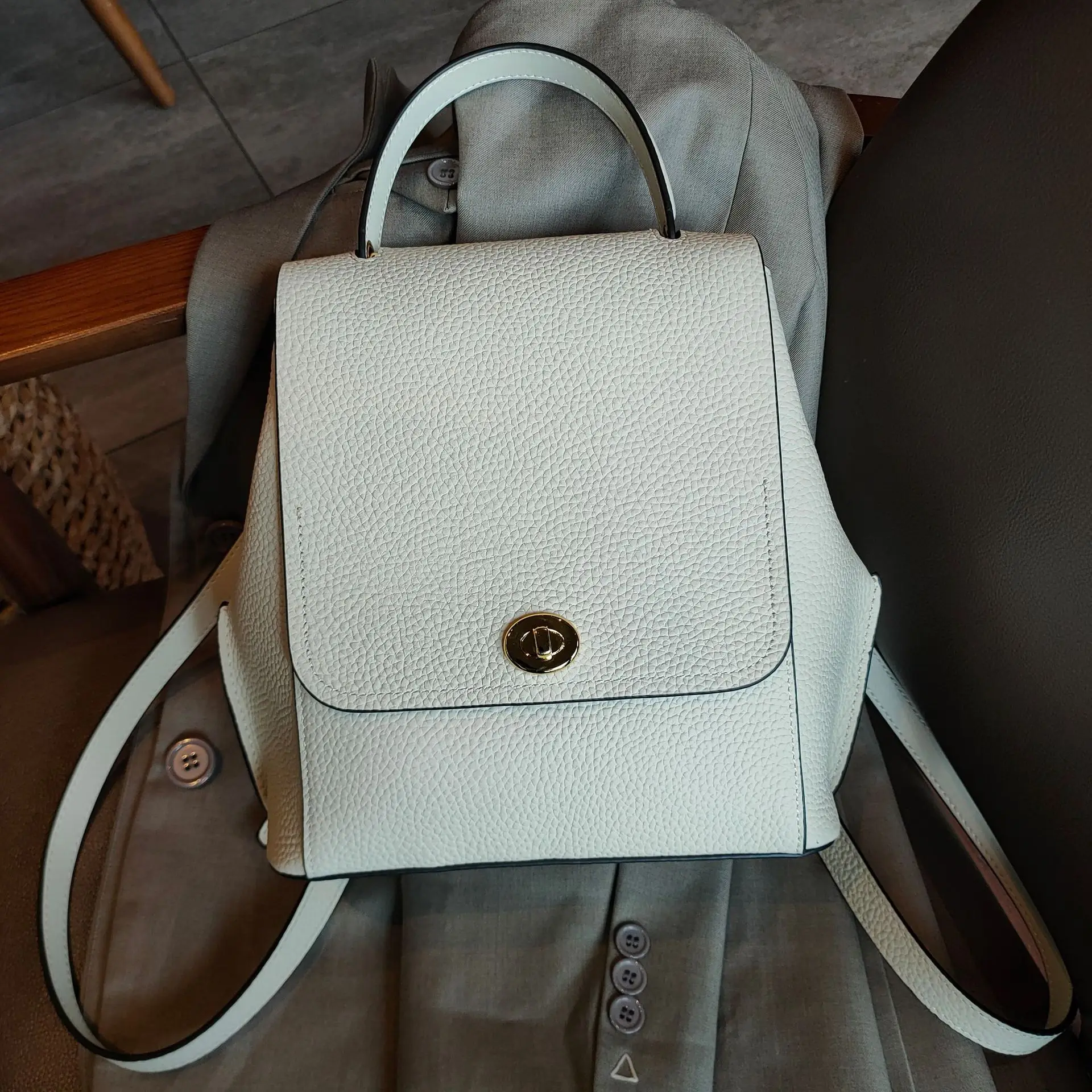 2021 Ins Vintage Women Backpack Cowhide Leather High Quality Female Shoulder Bag College Girl School Book Backpacks Daypack
2021 Ins Vintage Women Backpack Cowhide Leather High Quality Female Shoulder Bag College Girl School Book Backpacks Daypack