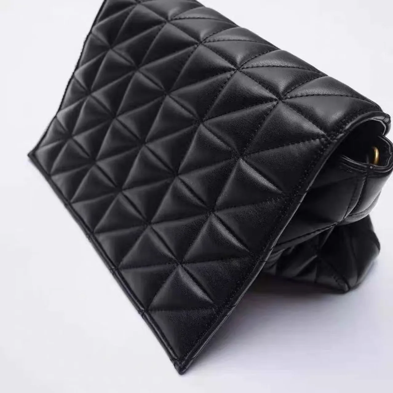 Branded Women's Shoulder Bags 2021 Thick Chain Purses And Handbag Women Clutch Bags
Branded Women's Shoulder Bags 2021 Thick Chain Purses And Handbag Women Clutch Bags