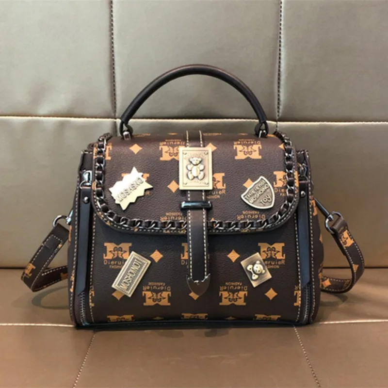 2021 New Fashion Printing Metal Decoration Square Bag Ladies Shoulder Diagonal Purses and Handbags Luxury Designer Lipstick Bag
2021 New Fashion Printing Metal Decoration Square Bag Ladies Shoulder Diagonal Purses and Handbags Luxury Designer Lipstick Bag