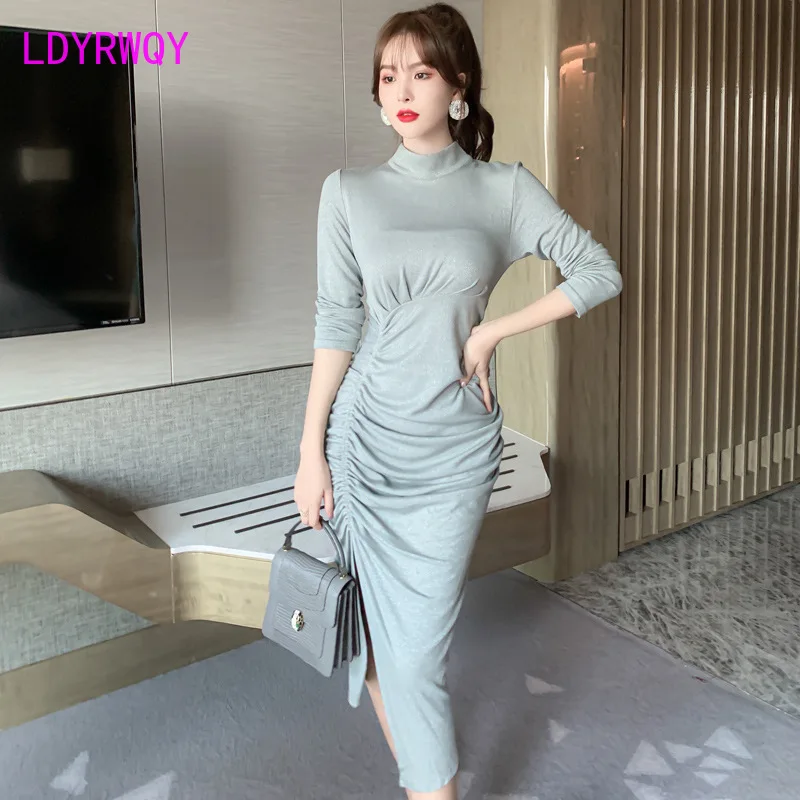 Fall / winter 2020 new casual pleated waist drawstring buttock split mid length slim bottom dress
Fall / winter 2020 new casual pleated waist drawstring buttock split mid length slim bottom dress