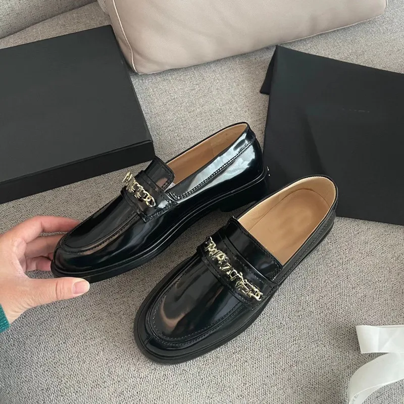2021 New Spring Ladies Loafers Black Flat Women's Shoes Round Toe Chain Platform Casual Shoes Work Shoes Patent Leather Flats
2021 New Spring Ladies Loafers Black Flat Women's Shoes Round Toe Chain Platform Casual Shoes Work Shoes Patent Leather Flats