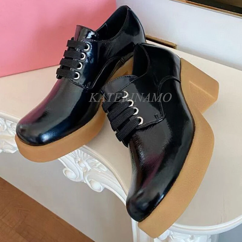 Женские ботинки из лакированной кожи, на высоком каблуке, с круглым носком
Женские ботинки из лакированной кожи, на высоком каблуке, с круглым носком