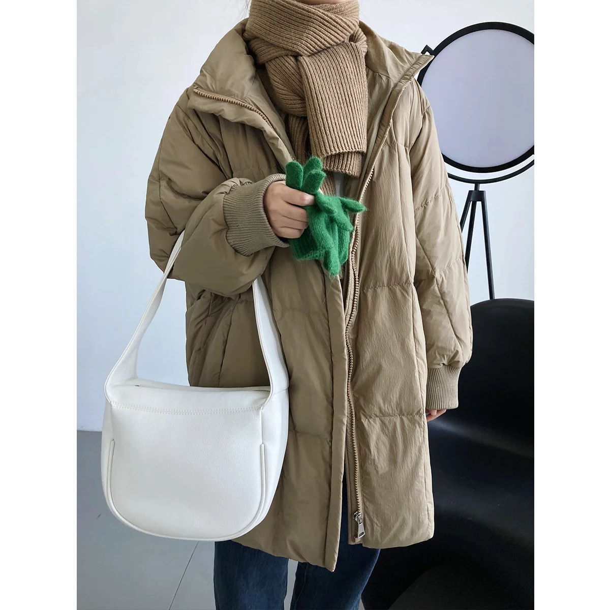 Однотонное длинное пуховое пальто оверсайз на молнии с воротником-стойкой и широкой талией, синий/хаки/черный
Однотонное длинное пуховое пальто оверсайз на молнии с воротником-стойкой и широкой талией, синий/хаки/черный