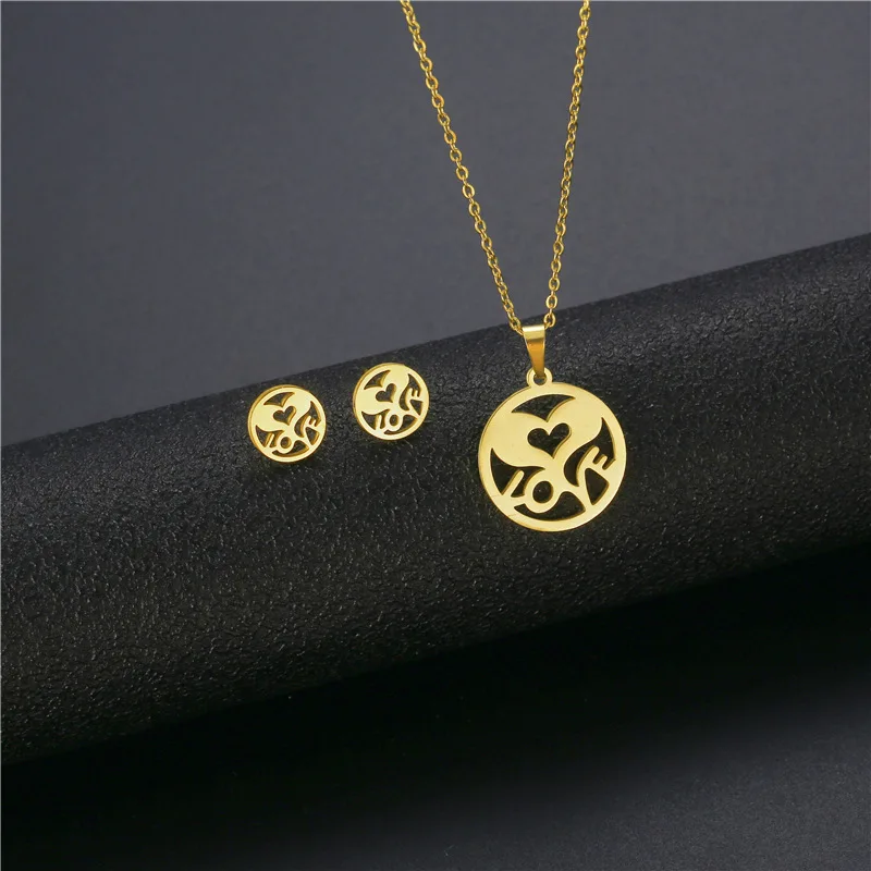 Simple LOVE Necklace Creative Personality Valentine's Day Heart Necklace Earring Set Lady Clavicle Chain
Simple LOVE Necklace Creative Personality Valentine's Day Heart Necklace Earring Set Lady Clavicle Chain