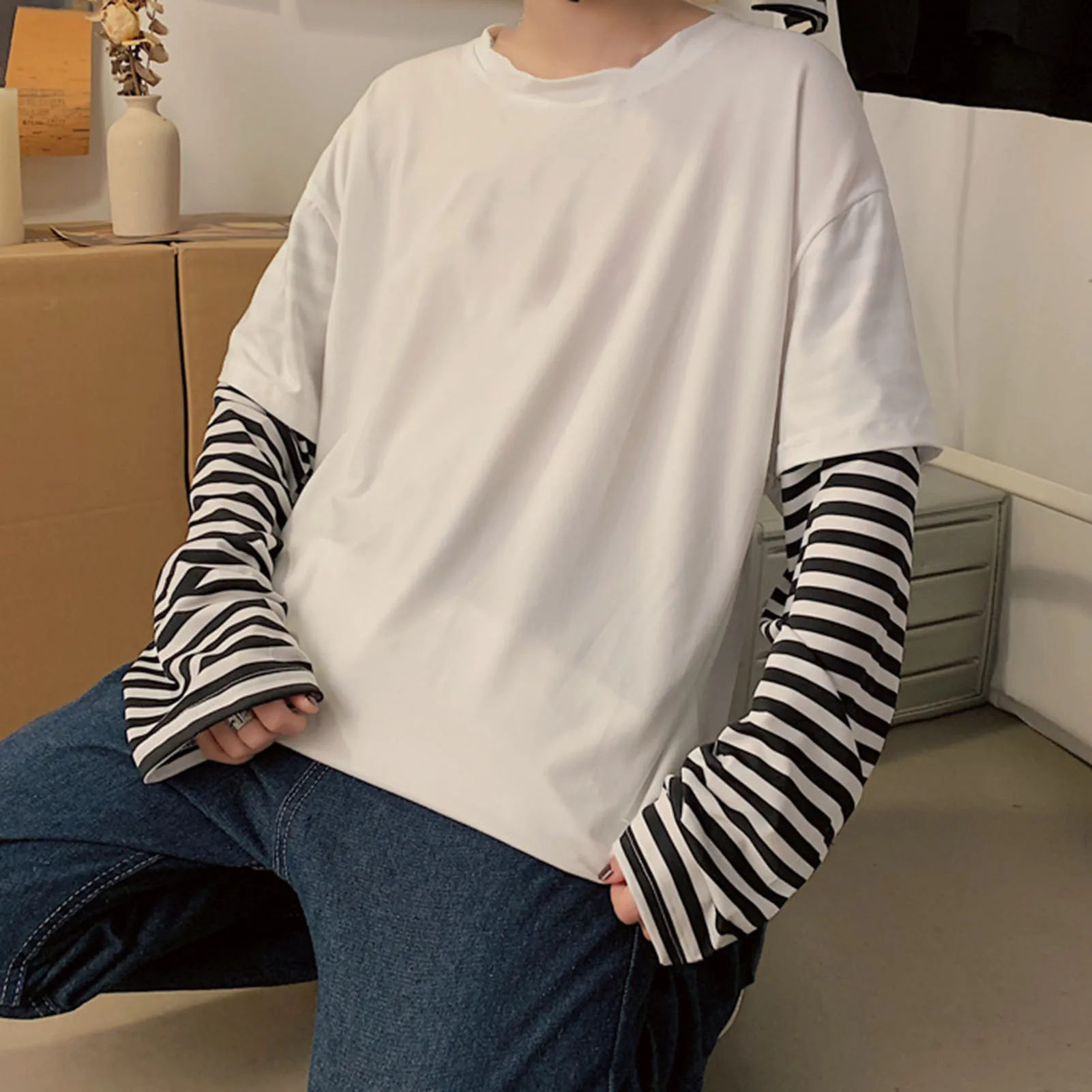 Japanese Retro Striped Stitching Long-Sleeved Summer Round Neck T-Shirt For Men And Women Fake Two Korean Loose T-Shirts 
Japanese Retro Striped Stitching Long-Sleeved Summer Round Neck T-Shirt For Men And Women Fake Two Korean Loose T-Shirts