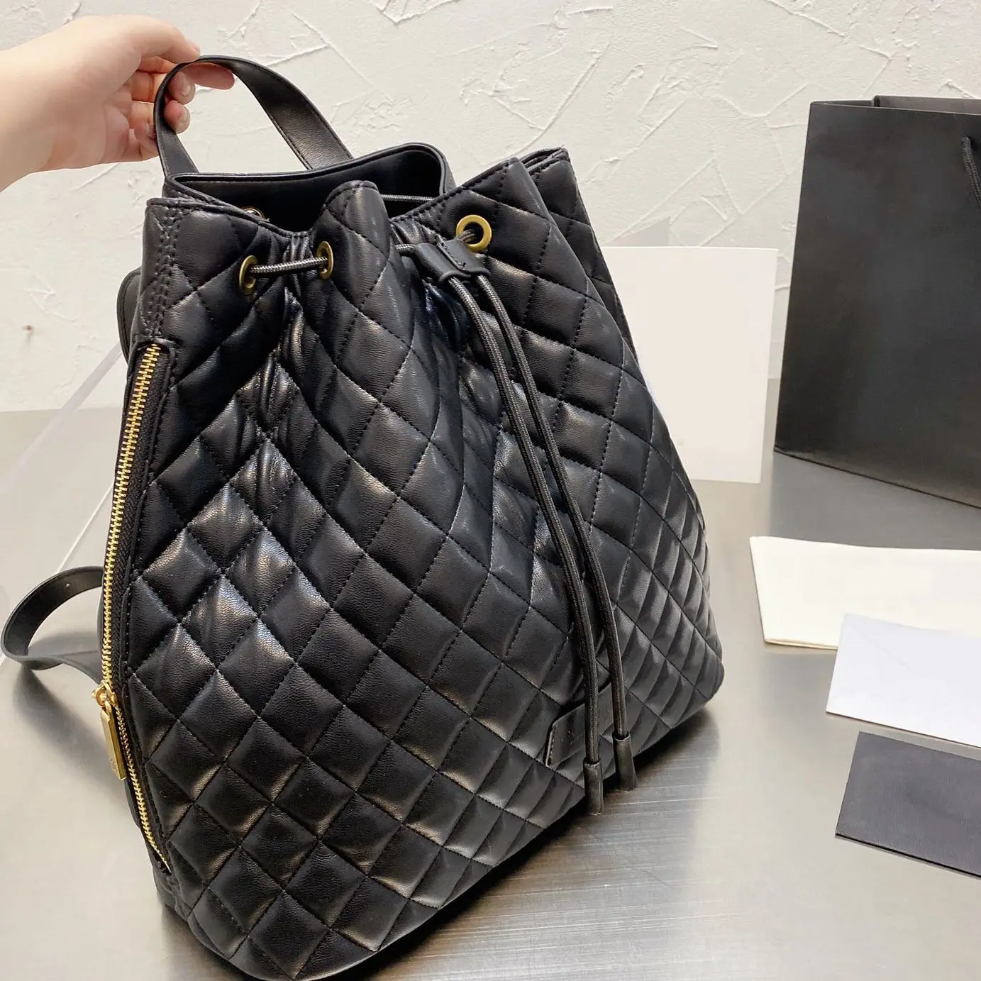 2021 fashion new large-capacity simple and versatile drawstring bucket backpack 
2021 fashion new large-capacity simple and versatile drawstring bucket backpack