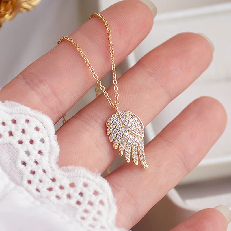Exquisite Romantic 14k Real Gold Feathers Pendant Necklace for Women High Quality Charming Temperament Jewelry Chain AAA Zircon
Exquisite Romantic 14k Real Gold Feathers Pendant Necklace for Women High Quality Charming Temperament Jewelry Chain AAA Zircon