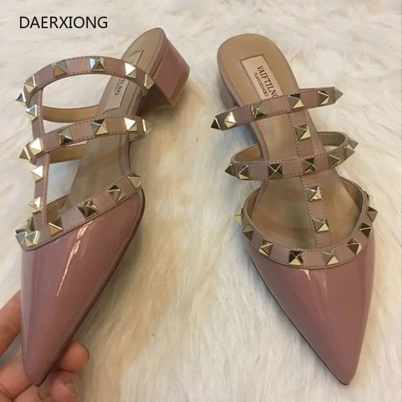 Women Sandals V Right Logo Rivet Slippers Fashion Sandals Women's Pointed Flat Shoes Wedding Shoes Party Shoes 34-44 Without Box
Women Sandals V Right Logo Rivet Slippers Fashion Sandals Women's Pointed Flat Shoes Wedding Shoes Party Shoes 34-44 Without Box