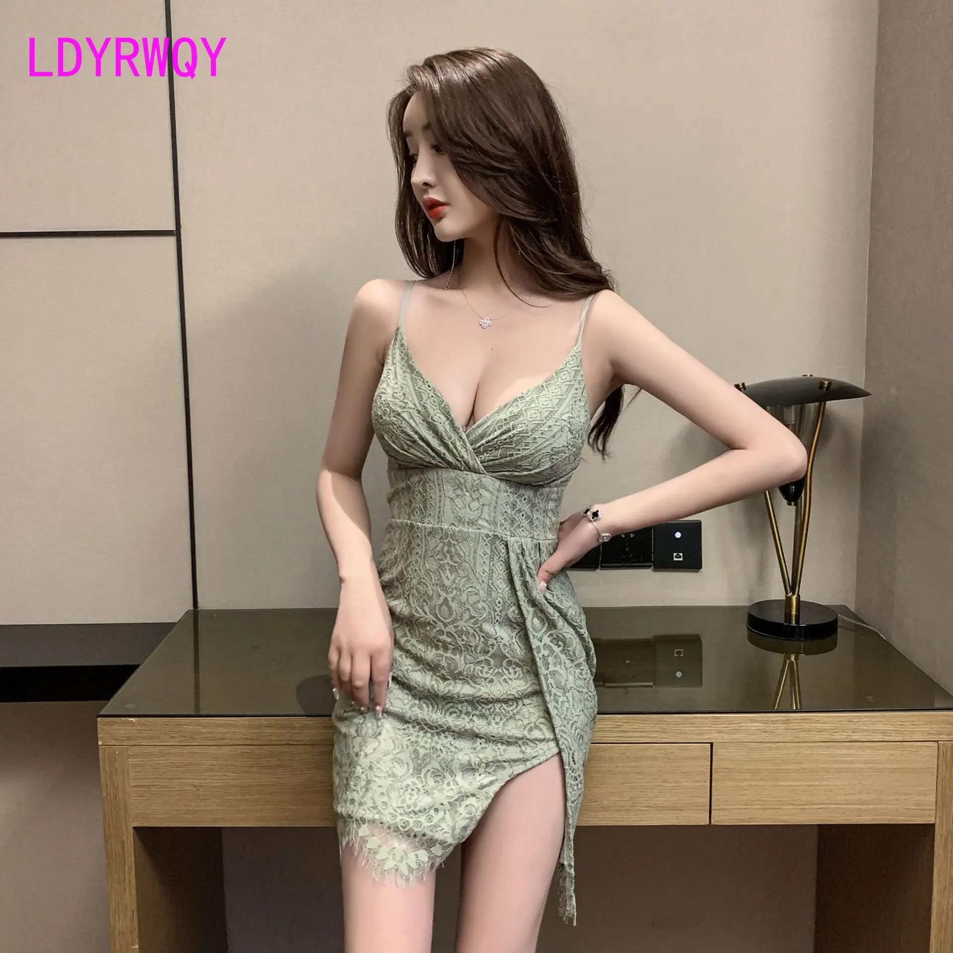 Nightclub women's fashion temperament low-cut waist tight suspenders lace sexy dress Office Lady Sheath
Nightclub women's fashion temperament low-cut waist tight suspenders lace sexy dress Office Lady Sheath