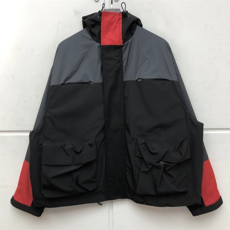 2021FW Stereo Multi Pocket Jacket Men Women Windproof Waterproof Nylon Jackets Splicing Color Matching Coats Hooded Assault Suit
2021FW Stereo Multi Pocket Jacket Men Women Windproof Waterproof Nylon Jackets Splicing Color Matching Coats Hooded Assault Suit