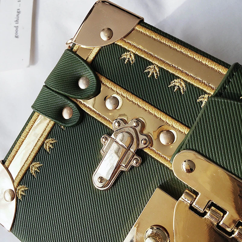 Designer Small Box Purses And Handbags Designer Metal Frame Rivets Crossbody Bags Vintage Patchwork Flap Shoulder Cellphone Bags
Designer Small Box Purses And Handbags Designer Metal Frame Rivets Crossbody Bags Vintage Patchwork Flap Shoulder Cellphone Bags
