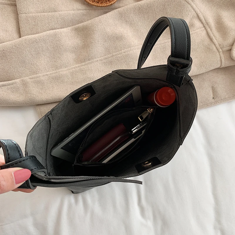 Retro Black Women Son-mother Shoulder Bag High Quality Leather Hobo Bags Large Capacity Matte Messenger Bag Simple Lady Handbags
Retro Black Women Son-mother Shoulder Bag High Quality Leather Hobo Bags Large Capacity Matte Messenger Bag Simple Lady Handbags