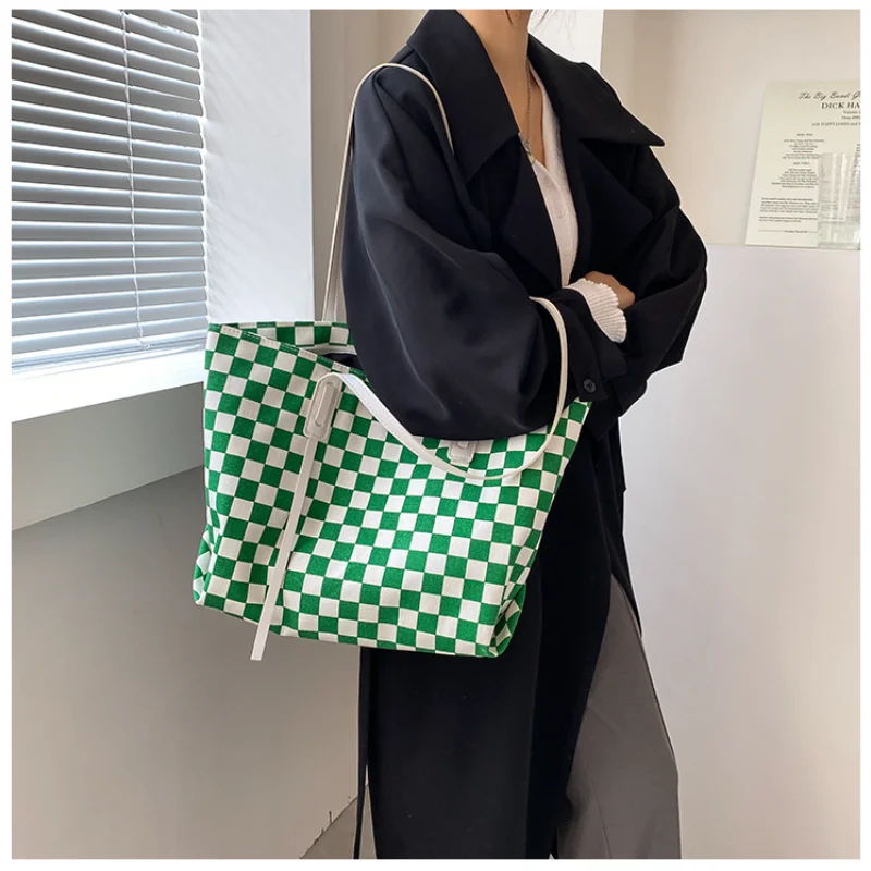 Retro Black and White Checkerboard Canvas Shoulder Bag Large-capacity College Student Tote Bag Women's Shopper Bag
Retro Black and White Checkerboard Canvas Shoulder Bag Large-capacity College Student Tote Bag Women's Shopper Bag