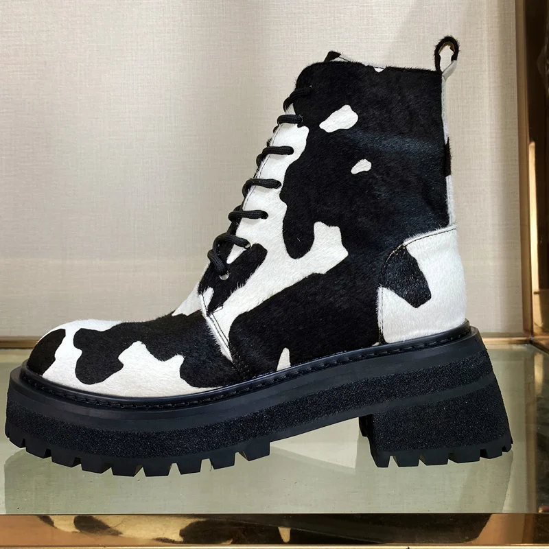 Autumn/winter New Boots Horsehair Hand-painted Cow Pattern Short Boots Female Thick-heeled Thick-soled and Velvet Martin Boots
Autumn/winter New Boots Horsehair Hand-painted Cow Pattern Short Boots Female Thick-heeled Thick-soled and Velvet Martin Boots