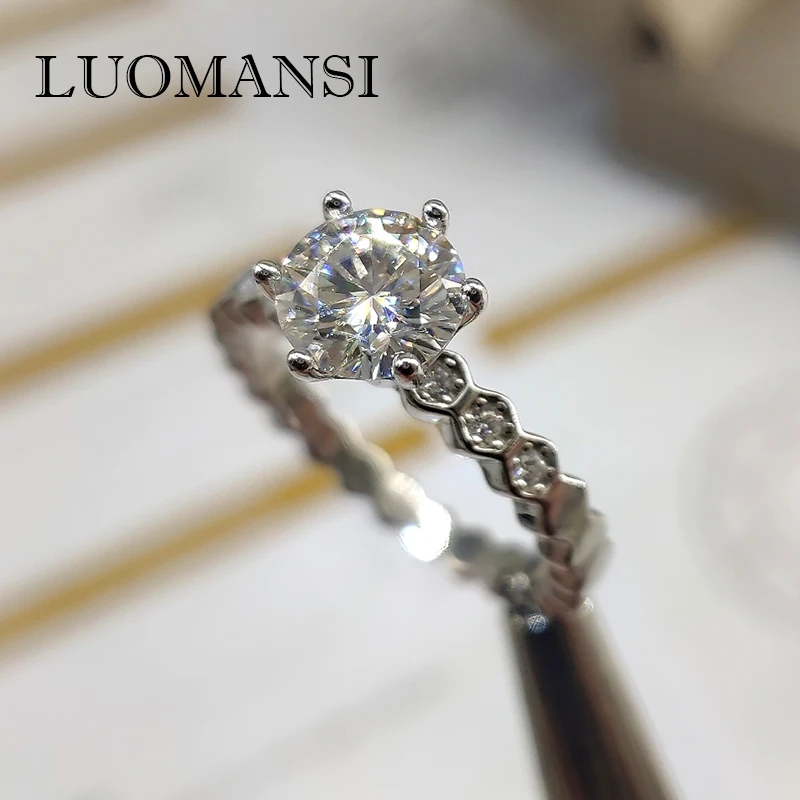 Luomansi кольцо с пчелиными сотами женское реальное 1 карат муассанит 100%-925 серебро открытые кольца Свадебные изысканные ювелирные изделия
Luomansi кольцо с пчелиными сотами женское реальное 1 карат муассанит 100%-925 серебро открытые кольца Свадебные изысканные ювелирные изделия