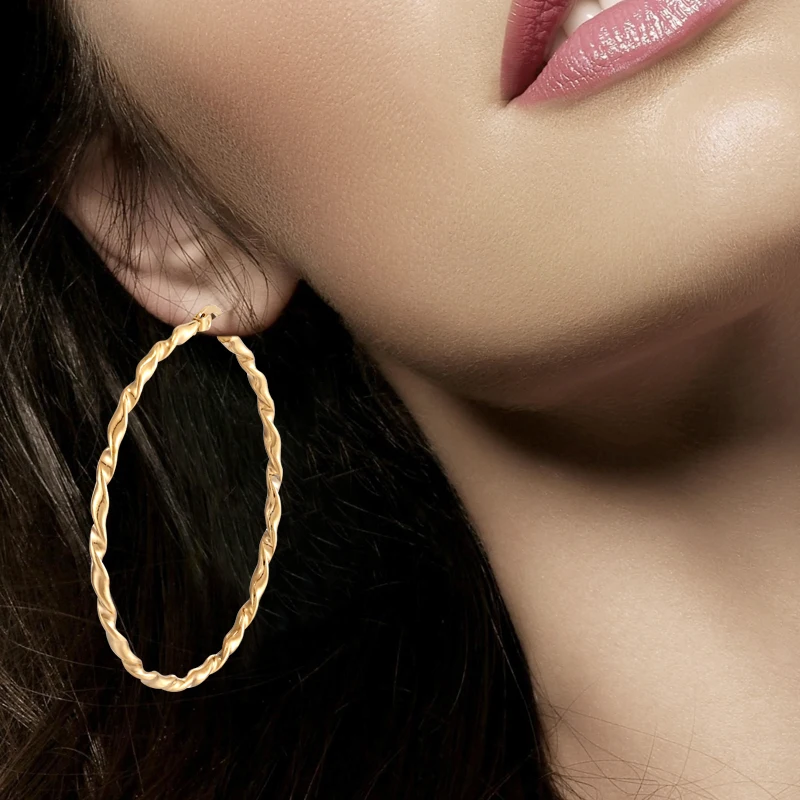 European and American new style personality net celebrity with the same earring circle twisted wire stainless steel Ear ring Hot 
European and American new style personality net celebrity with the same earring circle twisted wire stainless steel Ear ring Hot