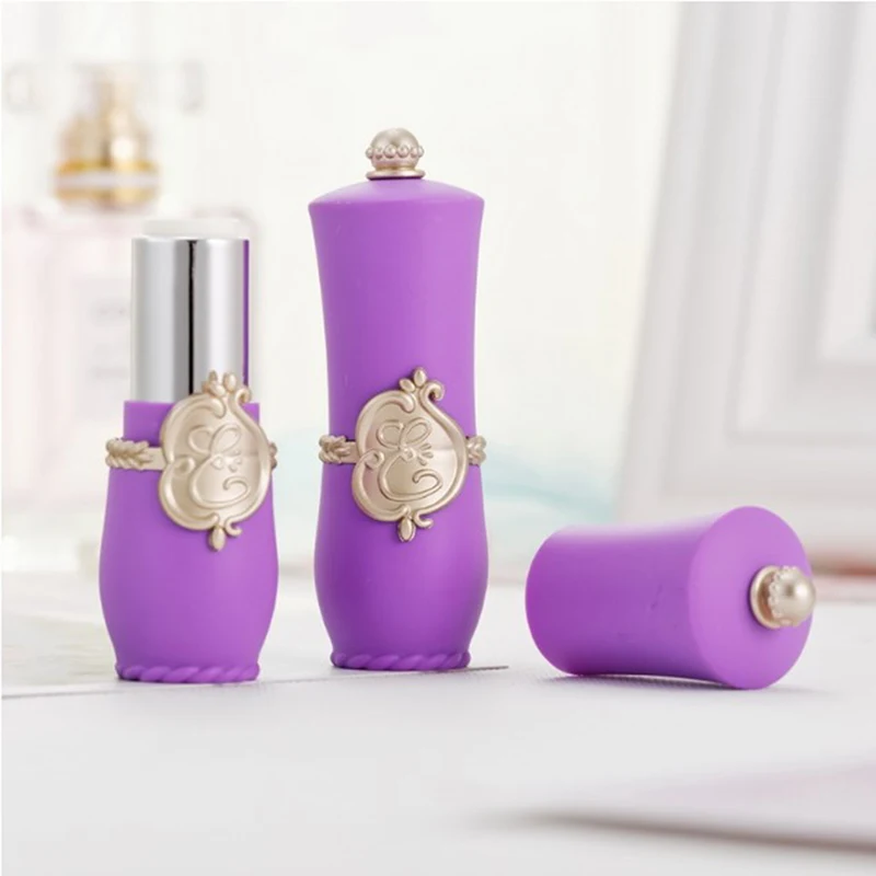 1pcs Empty Lipstick Tube Palace Style DIY Lip Balm Stick Refillable Bottle Container Makeup Tools Accessories Women Beauty
1pcs Empty Lipstick Tube Palace Style DIY Lip Balm Stick Refillable Bottle Container Makeup Tools Accessories Women Beauty