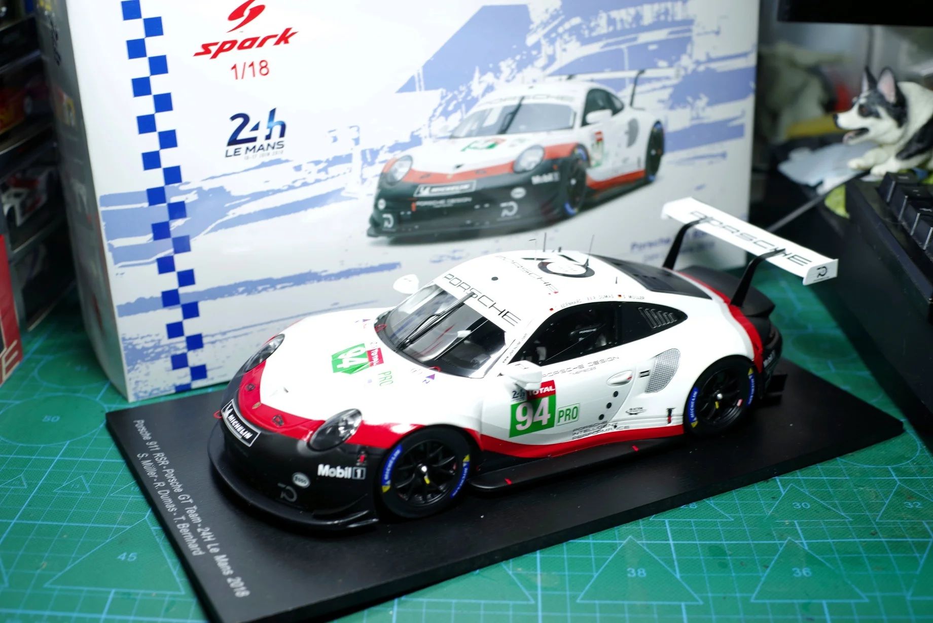 Модель 1/18 2018 Le Mans Porsche 911 (991) RSR литой автомобиль из сплава Высококачественная коллекция украшения подарок #94
Модель 1/18 2018 Le Mans Porsche 911 (991) RSR литой автомобиль из сплава Высококачественная коллекция украшения подарок #94