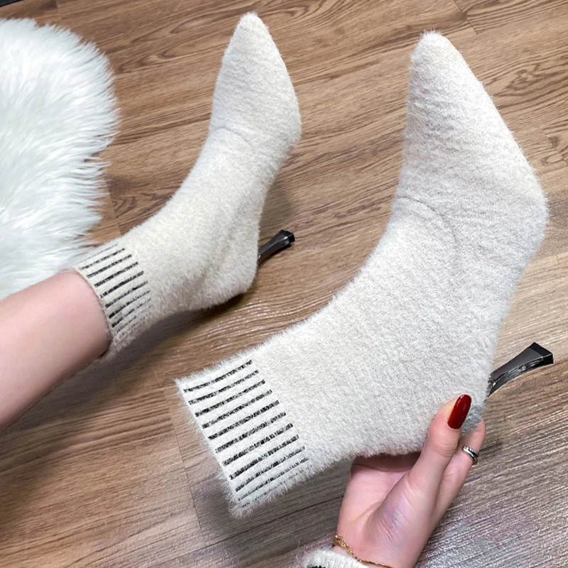 Новинка 2022, женские вязаные ботинки на высоком тонком каблуке, зимние ботинки-носки, привлекательные модные роскошные Дизайнерские ботильо...
Новинка 2022, женские вязаные ботинки на высоком тонком каблуке, зимние ботинки-носки, привлекательные модные роскошные Дизайнерские ботильо...