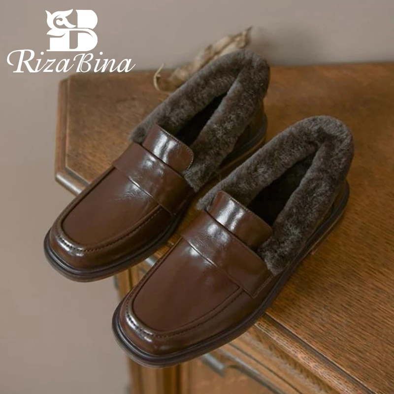 Новая женская обувь RIZABINA из натуральной кожи с плюшевой подкладкой, зимняя обувь для женщин, модная женская обувь размеров 34-40
Новая женская обувь RIZABINA из натуральной кожи с плюшевой подкладкой, зимняя обувь для женщин, модная женская обувь размеров 34-40