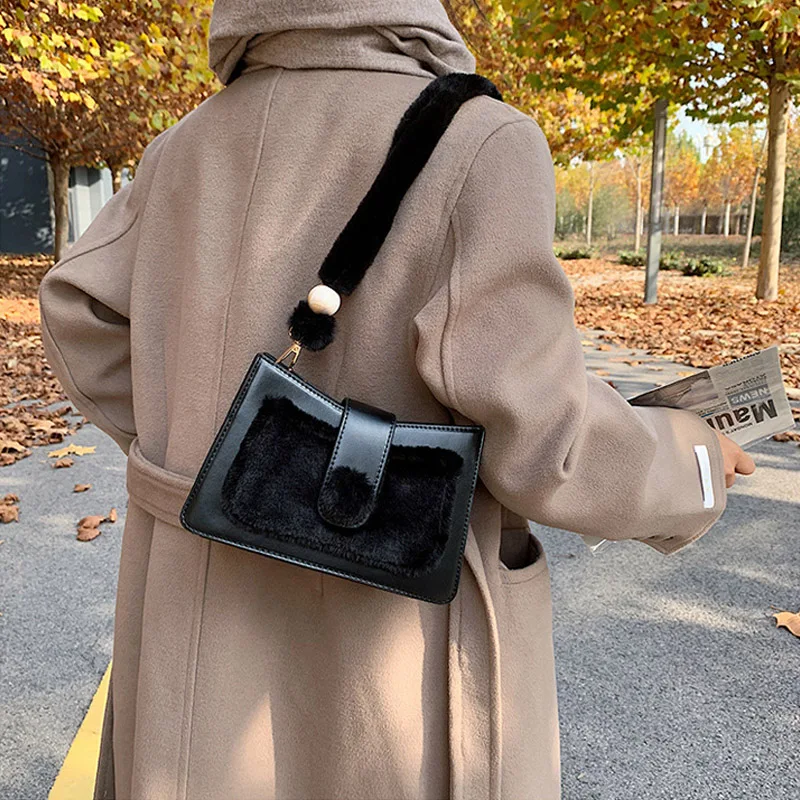Soft Plush Top-Handle Bags For Women Shoulder Bag Fashion Winter Ladies Handbags Crossbody Bags Trend PU Leather Underarm Bag
Soft Plush Top-Handle Bags For Women Shoulder Bag Fashion Winter Ladies Handbags Crossbody Bags Trend PU Leather Underarm Bag
