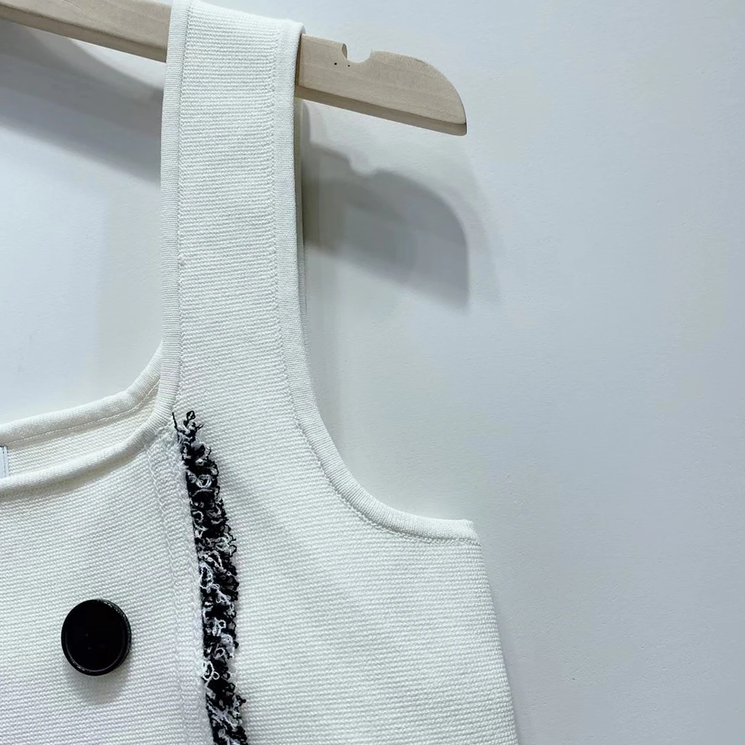 Contrast color tassel women knit tops 2021spring summer new Button decoration lady tank casual wild
Contrast color tassel women knit tops 2021spring summer new Button decoration lady tank casual wild