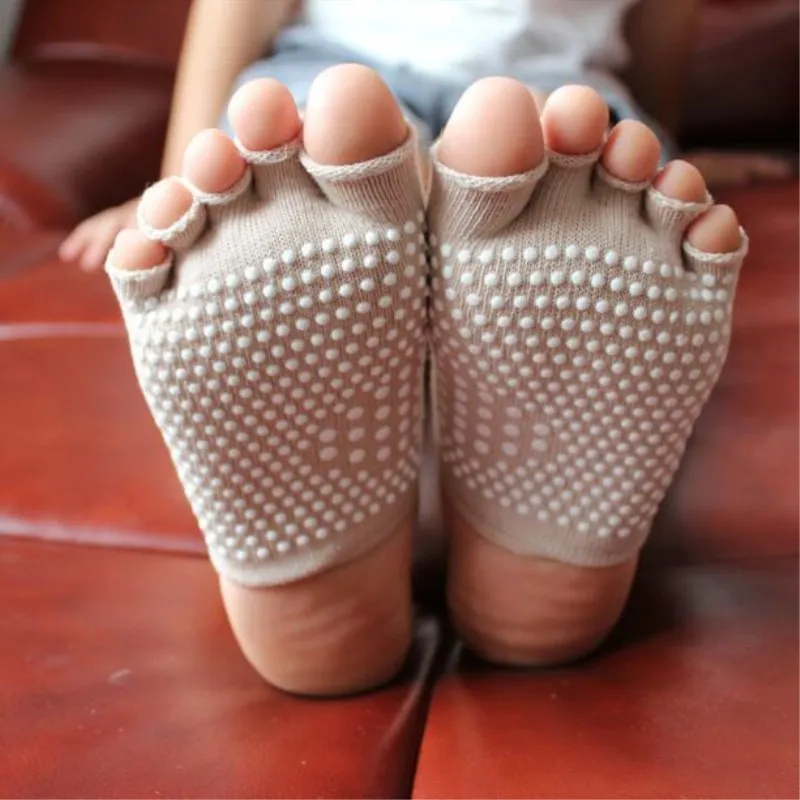 Women Yoga Cotton Five Toe Socks Breathable Anti-Slip Silicone Sport Pilates Socks Gym Fitness Ballet Dance Socks Slippers
Women Yoga Cotton Five Toe Socks Breathable Anti-Slip Silicone Sport Pilates Socks Gym Fitness Ballet Dance Socks Slippers