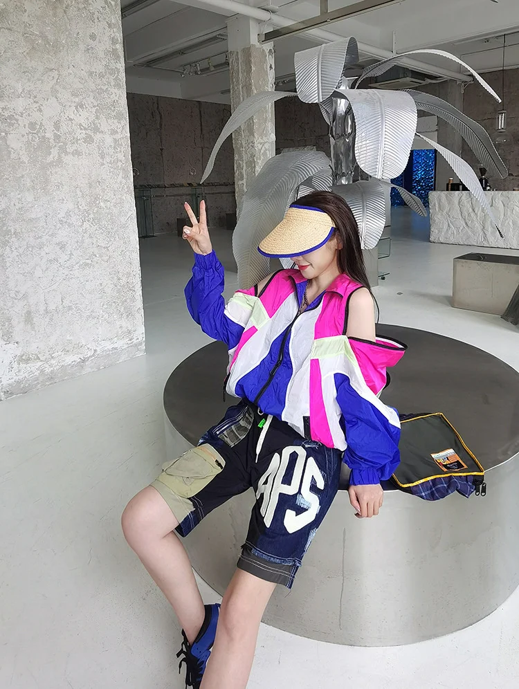 Vefadisa Big Pocket Denim Patchwork Straight Pants Women 2021 Summer Knee Length Pants Color Contrast Fashion Pants QYF5808
Vefadisa Big Pocket Denim Patchwork Straight Pants Women 2021 Summer Knee Length Pants Color Contrast Fashion Pants QYF5808