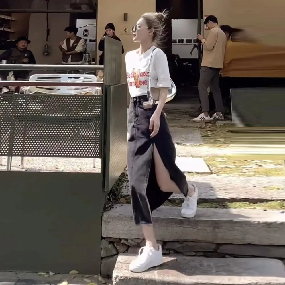 Net red temperament fried street high waist split length denim skirt 2021 new Korean large size slim black A-line skirt
Net red temperament fried street high waist split length denim skirt 2021 new Korean large size slim black A-line skirt