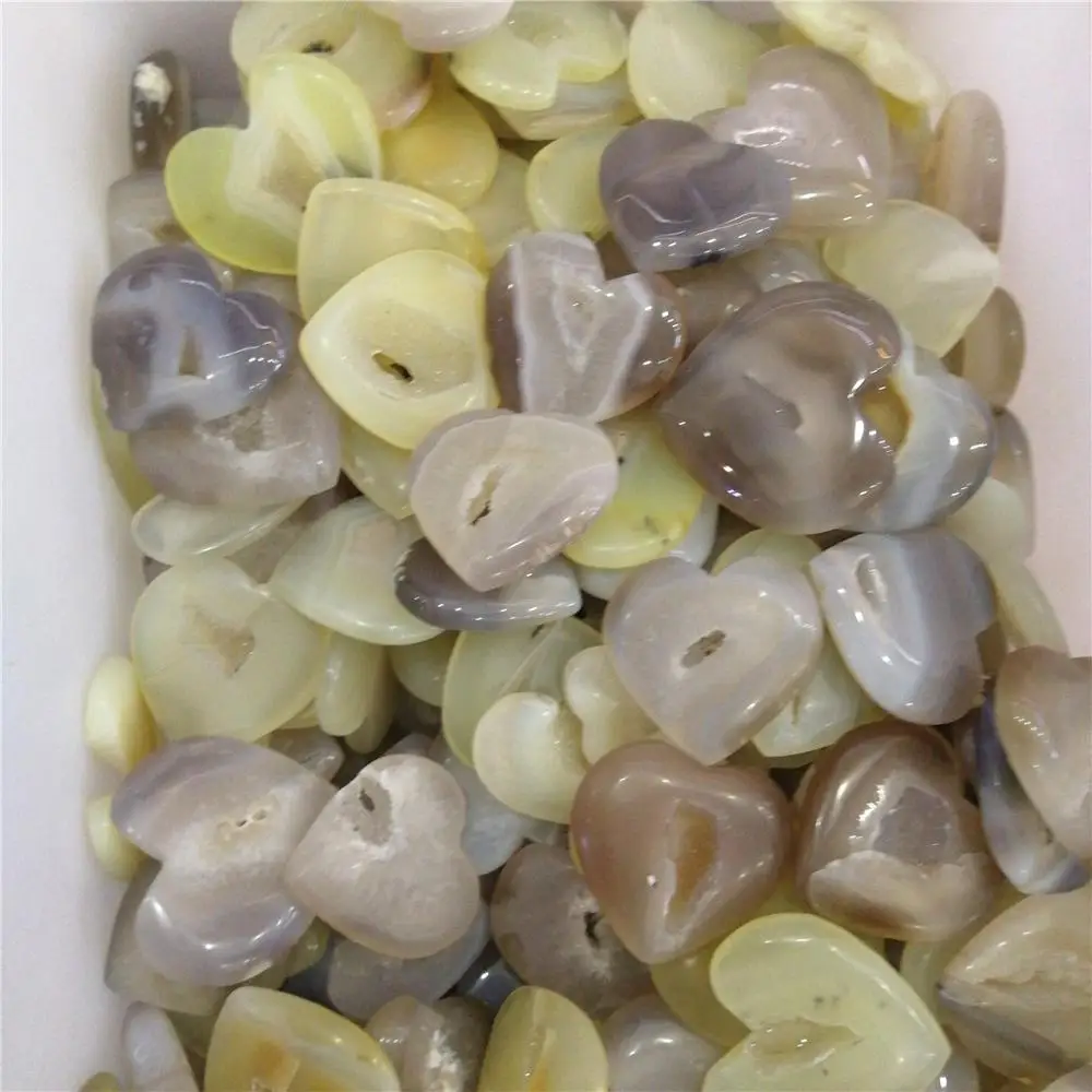 1-100pcs Natural agate Quartz Heart Love Carved Palm Worry crystal Stone heart Chakra Reiki Balancing Color random transmission
1-100pcs Natural agate Quartz Heart Love Carved Palm Worry crystal Stone heart Chakra Reiki Balancing Color random transmission