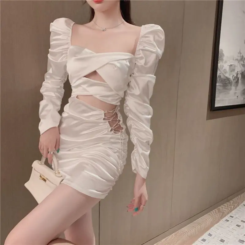 Spring/Autumn Korean Sexy Woman Cutout Dress Irregular Design Square Collar Bandage Elegant Offiec Lady Vintage Buttocks Dress
Spring/Autumn Korean Sexy Woman Cutout Dress Irregular Design Square Collar Bandage Elegant Offiec Lady Vintage Buttocks Dress
