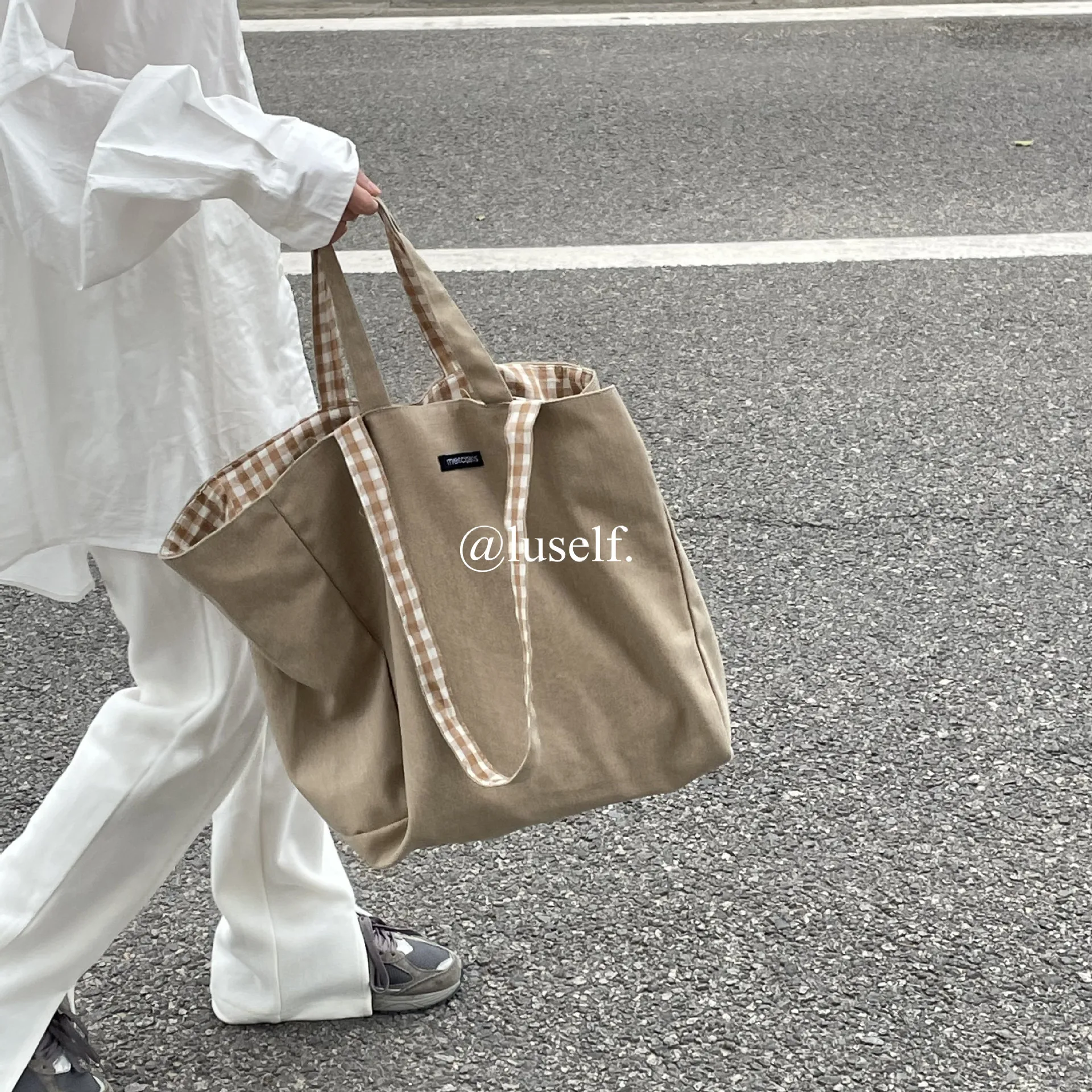Plaid Pattern Large Capacity Creamy Coffee Brown Color Canvas Shoulder Bag Double-side Used Tote Handbags 2021 New
Plaid Pattern Large Capacity Creamy Coffee Brown Color Canvas Shoulder Bag Double-side Used Tote Handbags 2021 New