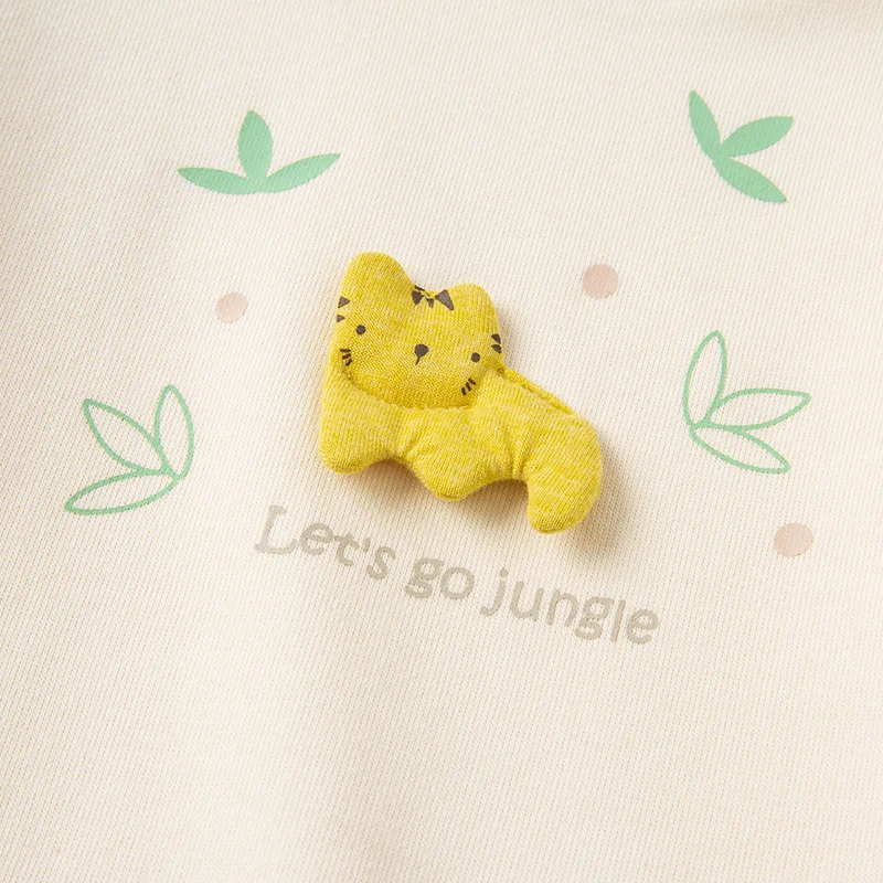 DBJ16824 dave bella spring baby girls cute cartoon letter print T-shirt children tops girl kids fashion tees
DBJ16824 dave bella spring baby girls cute cartoon letter print T-shirt children tops girl kids fashion tees