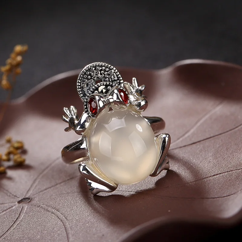 925 Sterling Silver Rings for Women Chalcedony Wide Resizable Ring Set Hot Sale S925 Get Rich Toad Women Gift Rings Wholesale
925 Sterling Silver Rings for Women Chalcedony Wide Resizable Ring Set Hot Sale S925 Get Rich Toad Women Gift Rings Wholesale