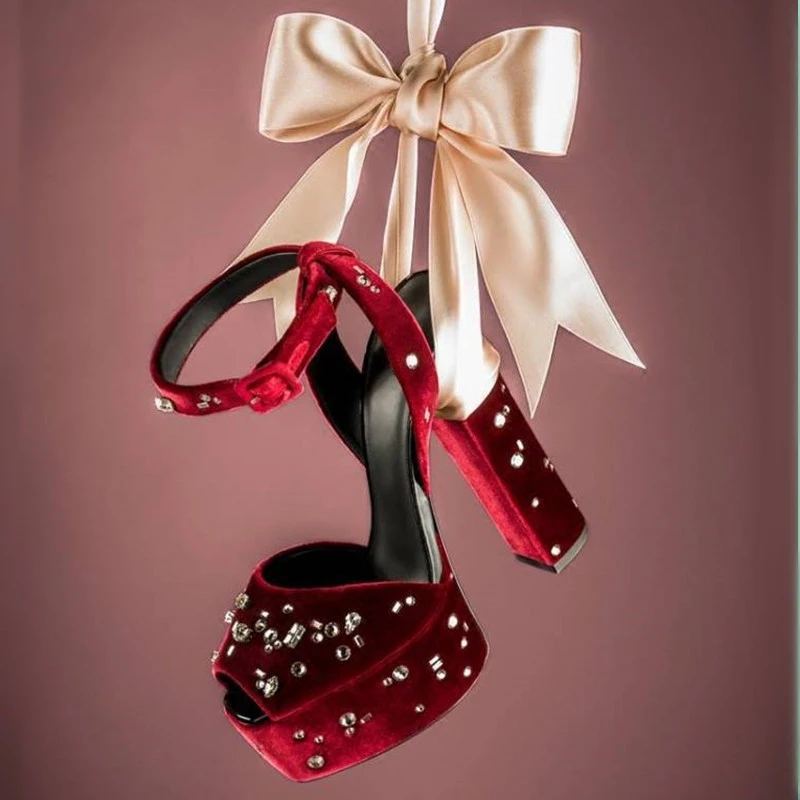 Glitter Pure White Rhinestone Studs Velvet Sandals Platform Chunky Heels Peep Toe Wedding Sandals Crystal Ankle Strap High Heels
Glitter Pure White Rhinestone Studs Velvet Sandals Platform Chunky Heels Peep Toe Wedding Sandals Crystal Ankle Strap High Heels