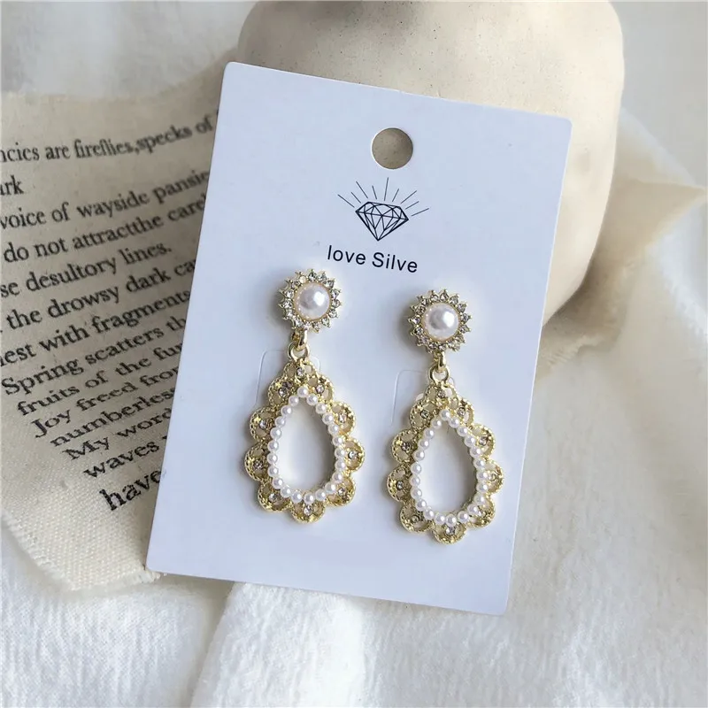 Baroque refined elegant small Simulated pearl drop earrings for women Korean temperament simple gold colour jewelry
Baroque refined elegant small Simulated pearl drop earrings for women Korean temperament simple gold colour jewelry