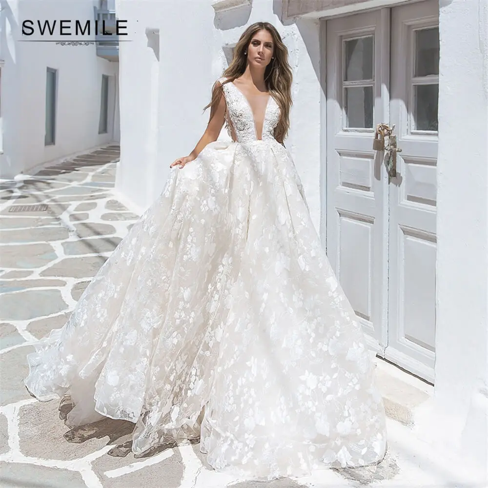 SWEMILE A-Line Lace Wedding Dress 2021 Exquisite Beaded Appliques Bride V-Neck Sleeveless Backless Flowy Beach Bridal Gowns
SWEMILE A-Line Lace Wedding Dress 2021 Exquisite Beaded Appliques Bride V-Neck Sleeveless Backless Flowy Beach Bridal Gowns