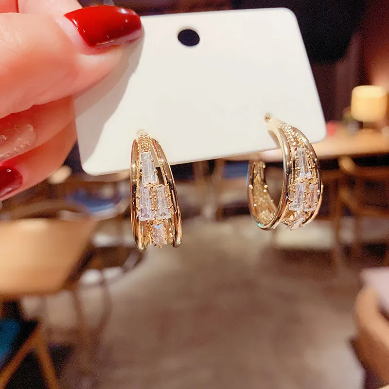 Европейские и американские модные серьги Стразы дикие простые серьги для женщин и девушек изысканные элегантные ювелирные изделия для веч...
Европейские и американские модные серьги Стразы дикие простые серьги для женщин и девушек изысканные элегантные ювелирные изделия для веч...