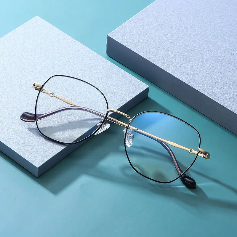 2021 new trend metal personality flat glasses fashion beautifully decorated glasses can be equipped with myopia glasses frame. 
2021 new trend metal personality flat glasses fashion beautifully decorated glasses can be equipped with myopia glasses frame.