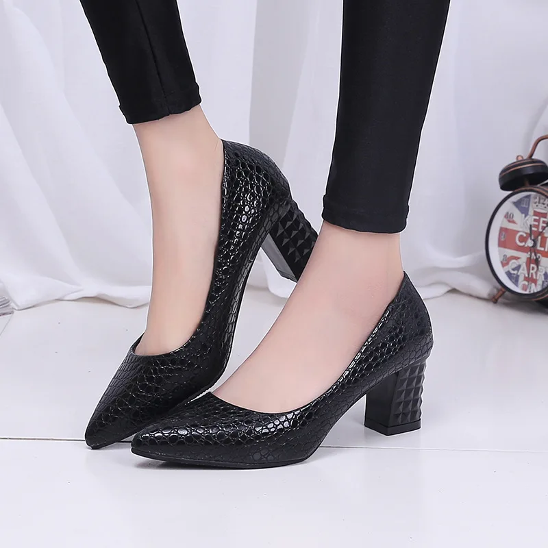 2021 Women Pumps Ankle Strap Thick Heel Women Shoes Square Toe Mid Heels Dress Work Pumps Comfortable Ladies Shoes 6cm
2021 Women Pumps Ankle Strap Thick Heel Women Shoes Square Toe Mid Heels Dress Work Pumps Comfortable Ladies Shoes 6cm