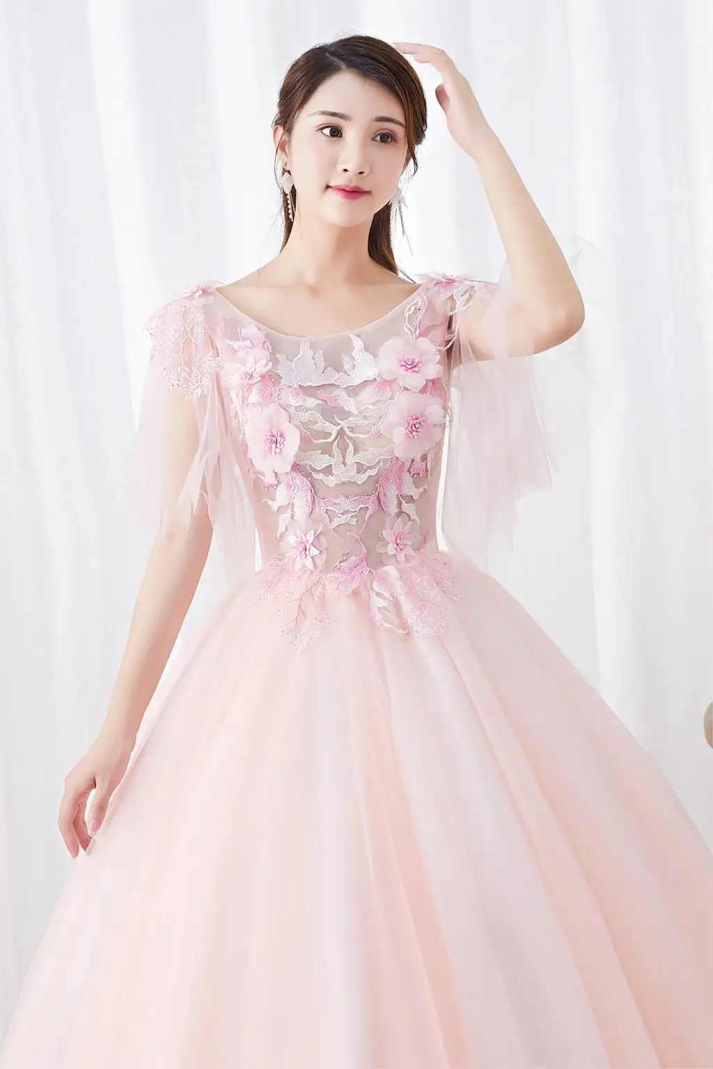 Applique Quinceanera Dresses With Handmade Flowers Tulle Lace Up V Neck Robe De Soiree Cheap Quinceanera Gowns
Applique Quinceanera Dresses With Handmade Flowers Tulle Lace Up V Neck Robe De Soiree Cheap Quinceanera Gowns