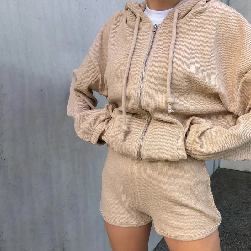 Two Piece Tracksuit Set Long Sleeve Zipper Fly Hooded Outerwear and Women 's Shorts Autumn Loose Casual Homewear Set
Two Piece Tracksuit Set Long Sleeve Zipper Fly Hooded Outerwear and Women 's Shorts Autumn Loose Casual Homewear Set