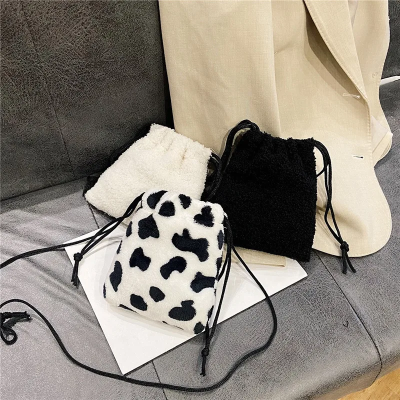 Designer Bag Lovely Mao Mao Cow Pattern Bag Women's Fashion Plush Shoulder Slung Coin Purse Lipstick Bag Bags For Women 2020
Designer Bag Lovely Mao Mao Cow Pattern Bag Women's Fashion Plush Shoulder Slung Coin Purse Lipstick Bag Bags For Women 2020