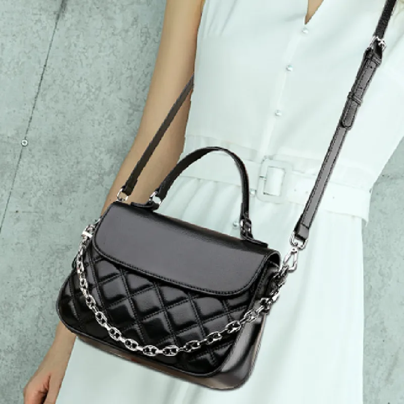 Genuine Leather Women Bag 2021 New Fashion Chain Diamond Lattice Bags Ladies Designer Purse and Handbag Sac De Luxe Femme Marque
Genuine Leather Women Bag 2021 New Fashion Chain Diamond Lattice Bags Ladies Designer Purse and Handbag Sac De Luxe Femme Marque