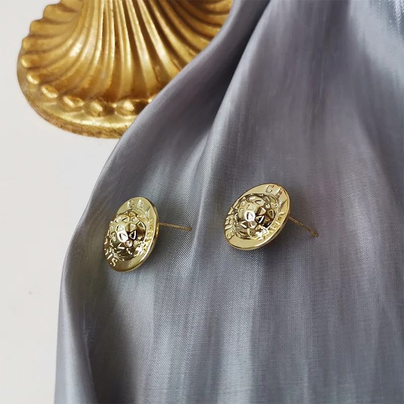 Vintage Golden Hat Shape Stud Earrings for Women Female Fancy Ear Ornaments S925 Silver Needle Lovely Korean Earring Wholesale
Vintage Golden Hat Shape Stud Earrings for Women Female Fancy Ear Ornaments S925 Silver Needle Lovely Korean Earring Wholesale