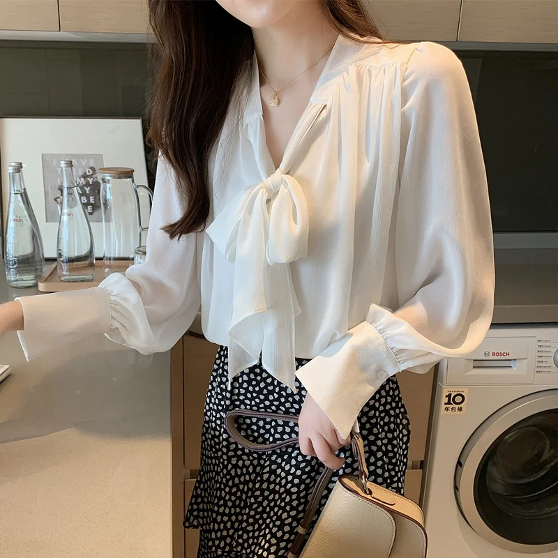 White shirt women long sleeve autumn dress 2020 new V-neck bow chiffon shirt
White shirt women long sleeve autumn dress 2020 new V-neck bow chiffon shirt